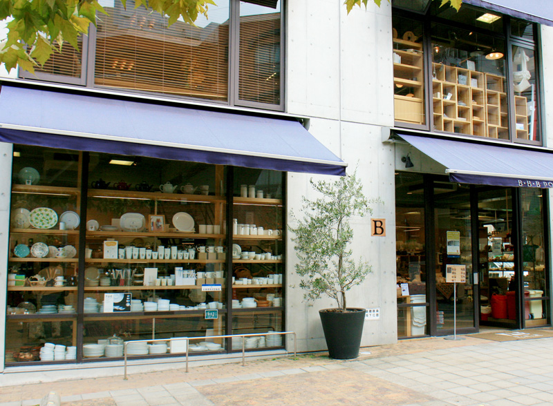 B.B.B POTTERS 店門口，主要販售廚具相關用品，也有寢具、服飾等用品